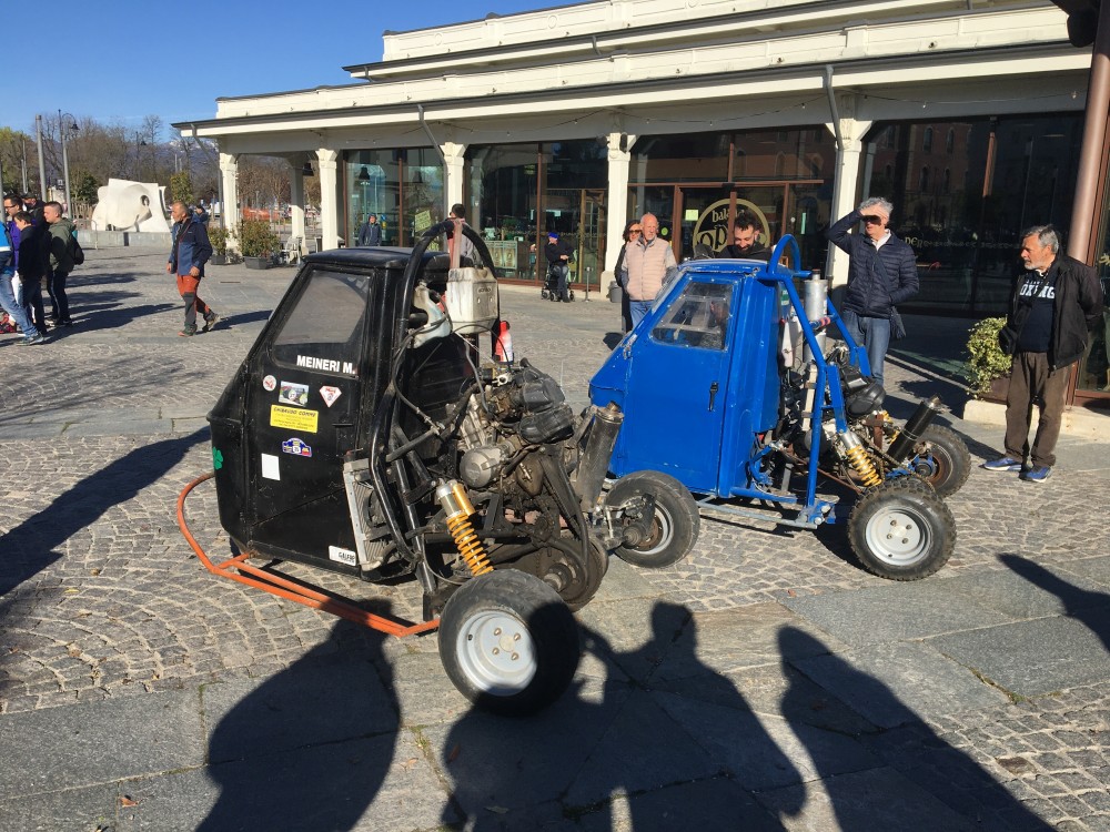 Immagine di due Api Proto da corsa