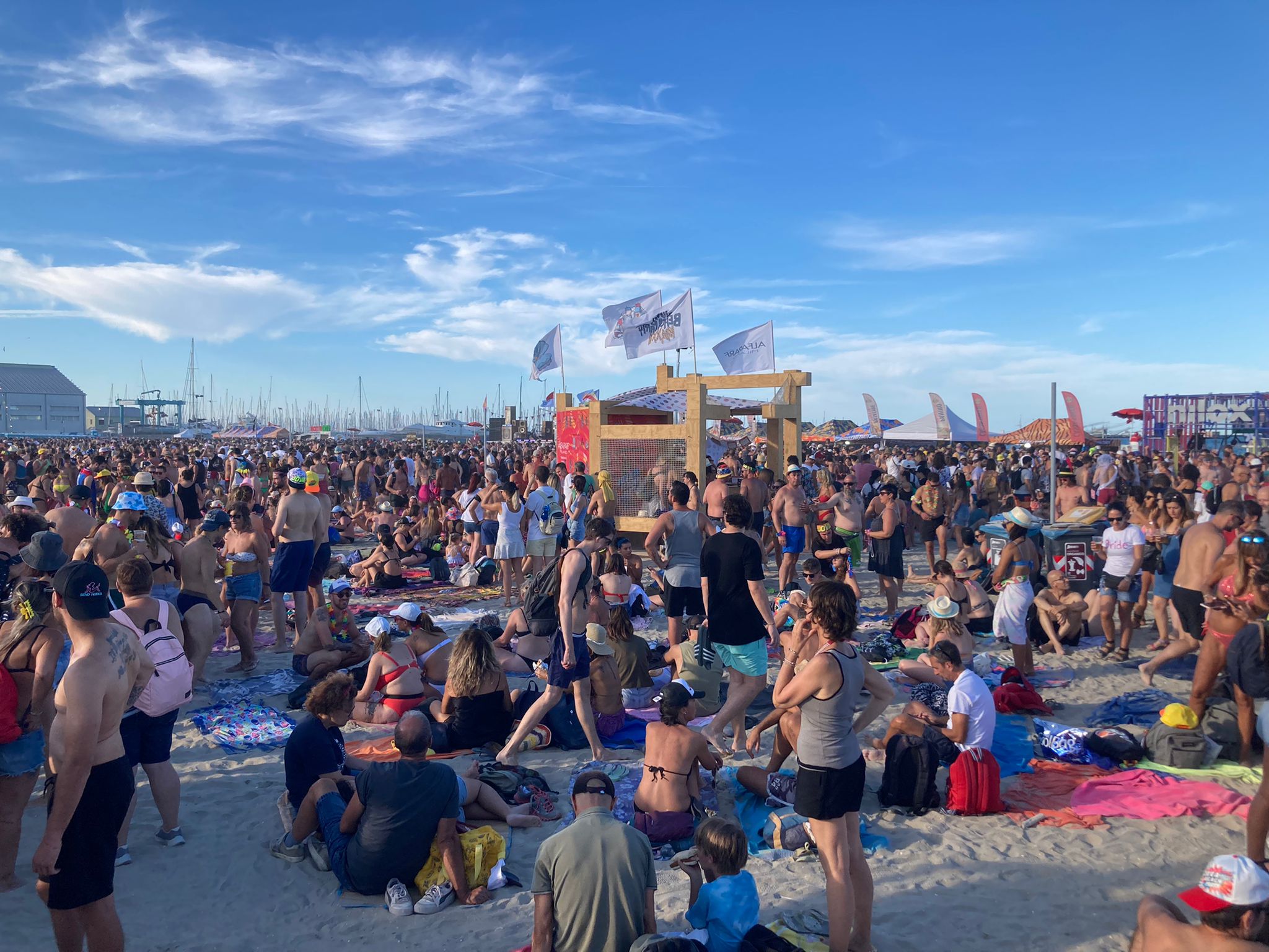 Foto della folla al Jova Beach Party 2022