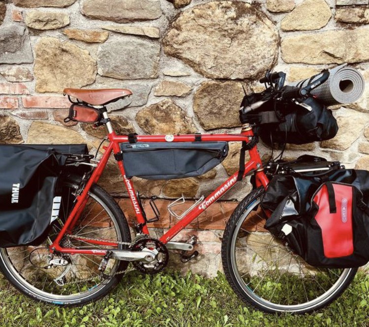 La bici di Dario e Oliver durante il loro viaggio da Firenze a Città del Capo
