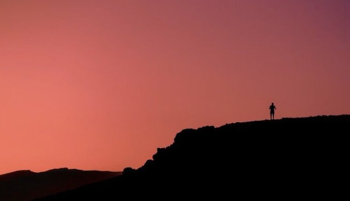 Dario e Oliver nel deserto al tramonto