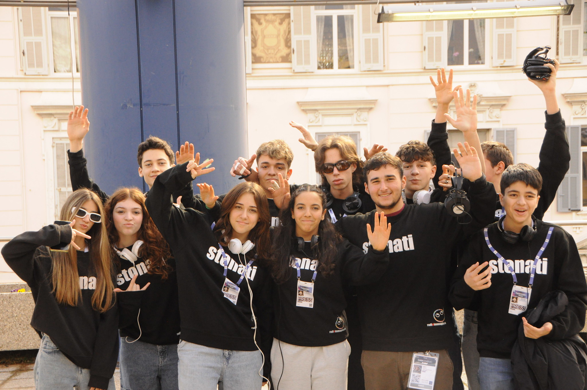 Foto dei ragazzi di Radioimmaginaria a Sanremo 2025
