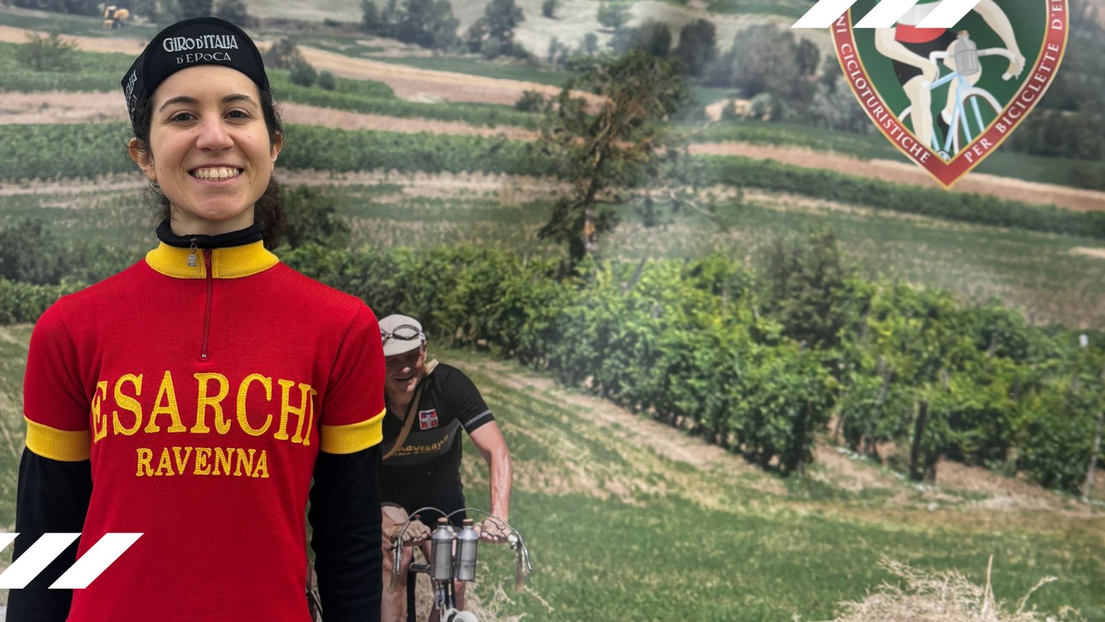 Foto di Irene Tampieri in posa durante il Giro d'Italia d'Epoca