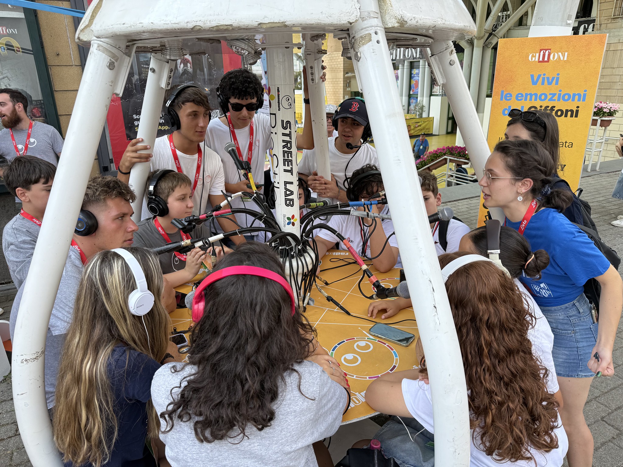I ragazzi di Radioimmaginaria fanno radio durante il Giffoni Film Festival 2025