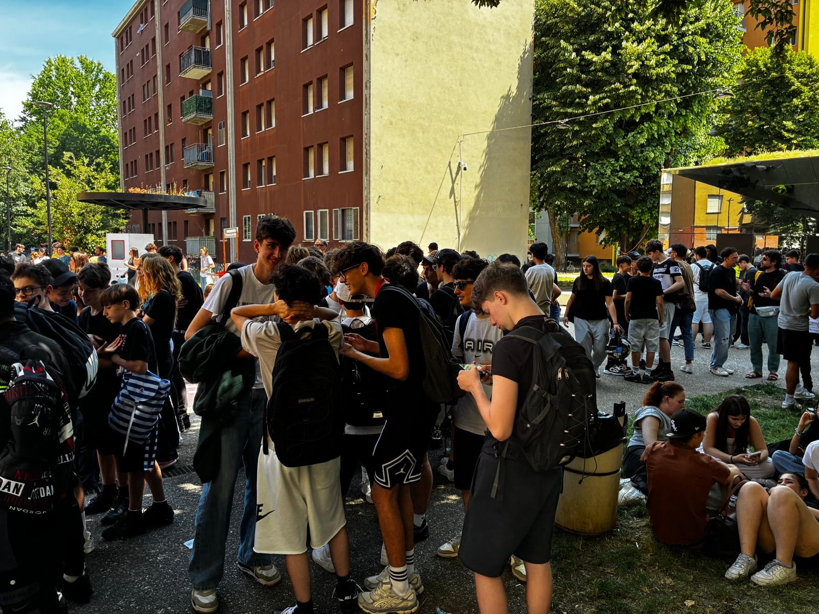 Con il Coltello in Tasca I ragazzi delle scuole ascoltano durante l'evento Con il Coltello in Tasca