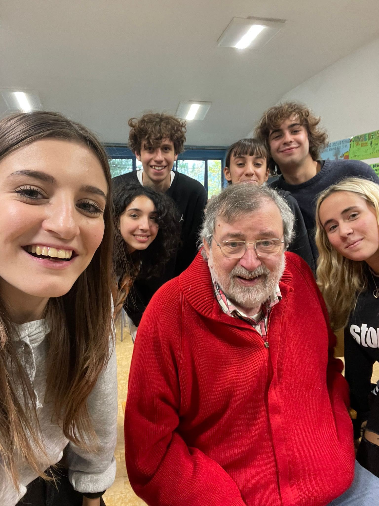Francesco Guccini I ragazzi di Radioimmaginaria insieme a Francesco Guccini